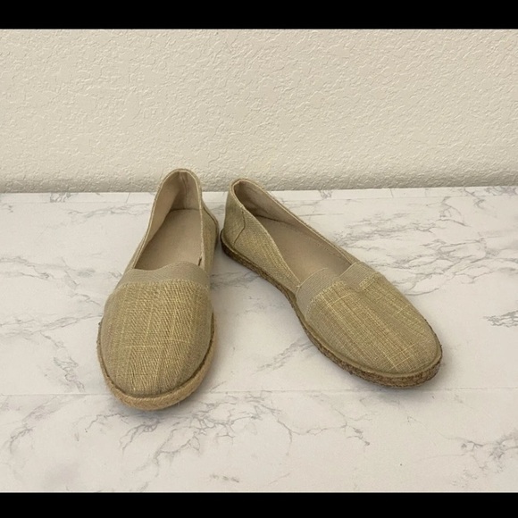 west loop Shoes - West Loop Women Slip On Canvas Flats Size 7/8 cream Slip On Brown Shoes C